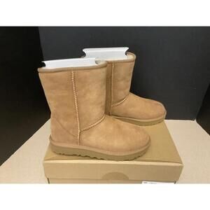 New! Womens UGG Classic Short II Chestnut Suede Winter Boots. Size 6. Awesome!